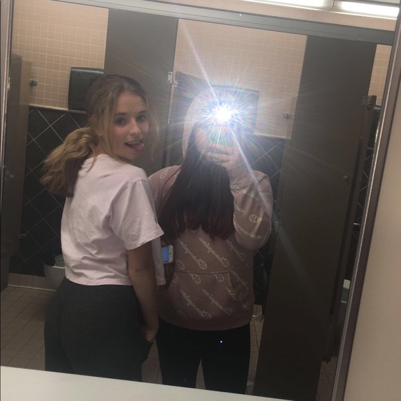 Meet your Posher, Jocelyn - Picture 1 of 1